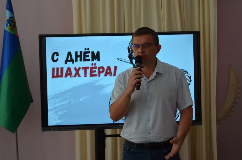 Евгений Морозов: В литературной гостиной Дворца культуры имени Октябрьской революции прошло тематическое мероприятие, посвящённое Дню города Брянки и Дню шахтера