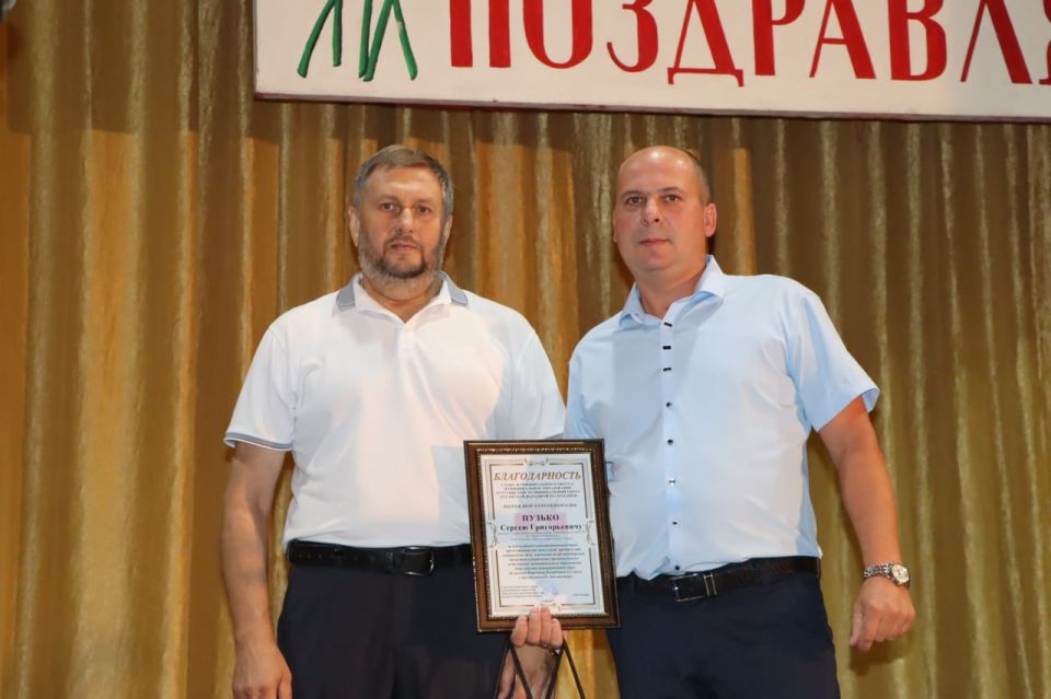 Евгений Бондарь: В преддверии значимого для нашего муниципалитета праздника – Дня шахтера – поздравил работников угледобывающих предприятий Лутугинщины, отметил горняков и представителей шахтерских династий Благодарностями и...