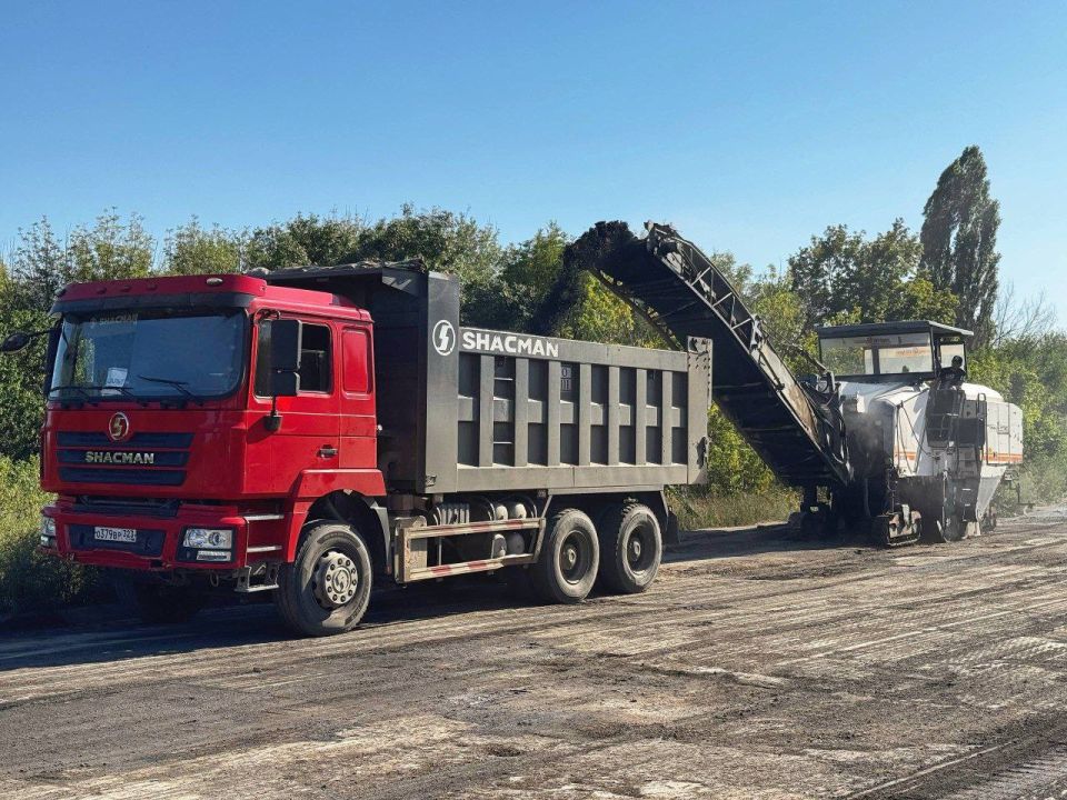 Сергей Колягин: Сегодня стартовали дорожные работы, выполняемые в Первомайске подрядными организациями при поддержке Министерства инфраструктуры и транспорта ЛНР
