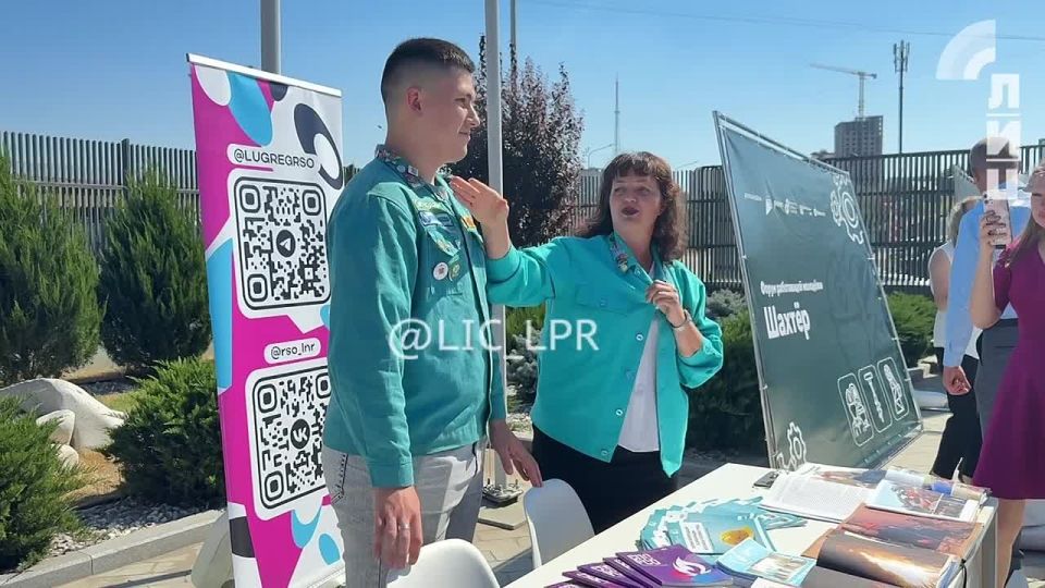 Более 200 молодых специалистов и активистов собрал республиканский форум работающей молодежи в луганском Доме молодежи