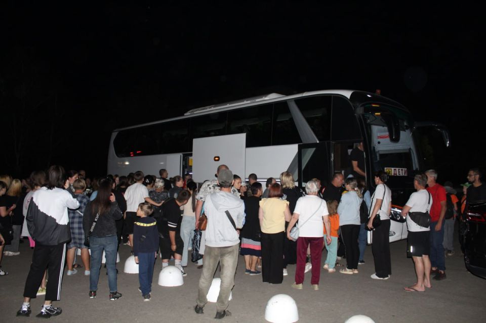 Недавно родители встретили своих детей, которые отдыхали в лагере "Сосновый бор"