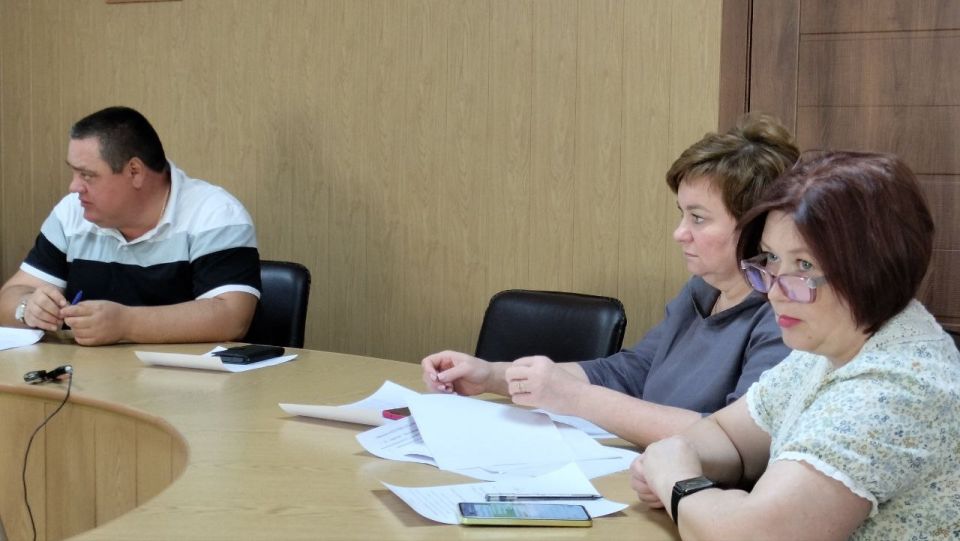 Сегодня Глава городского округа город Ровеньки Андрей Рубанцов провел плановое рабочее совещание с руководителями управлений администрации и структурных подразделений