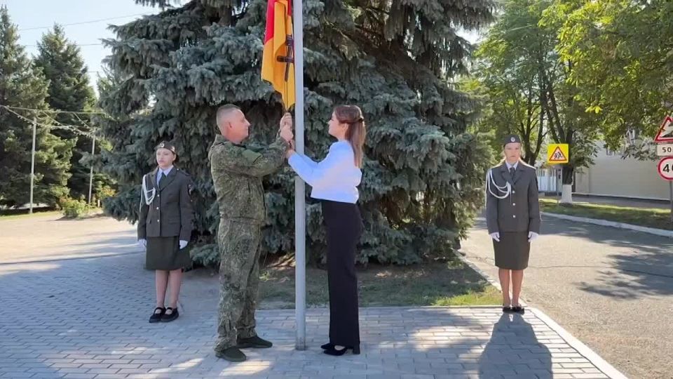 Сергей Колягин: В преддверии празднования 260-й годовщины со дня основания нашего любимого города, на центральном флагштоке, расположенном на площади имени Ленина, провели традиционную торжественную церемонию поднятия флага...