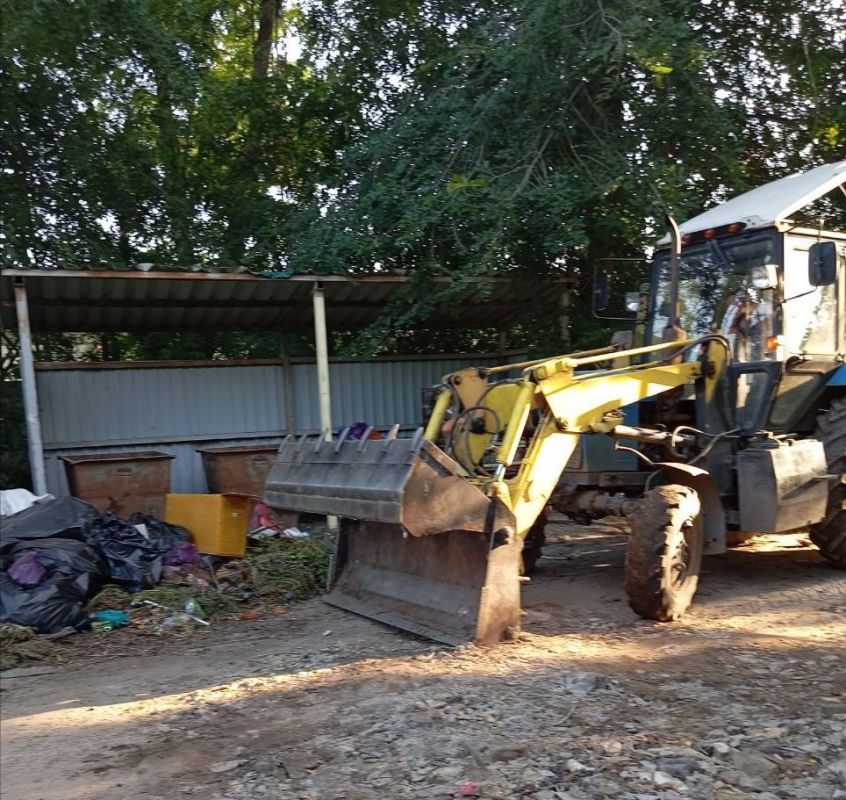 В рамках контроля за состоянием чистоты и благоустройства территории Старобельского муниципального округа Глава округа Владимир Чернев уделяет особое внимание работе коммунальных служб