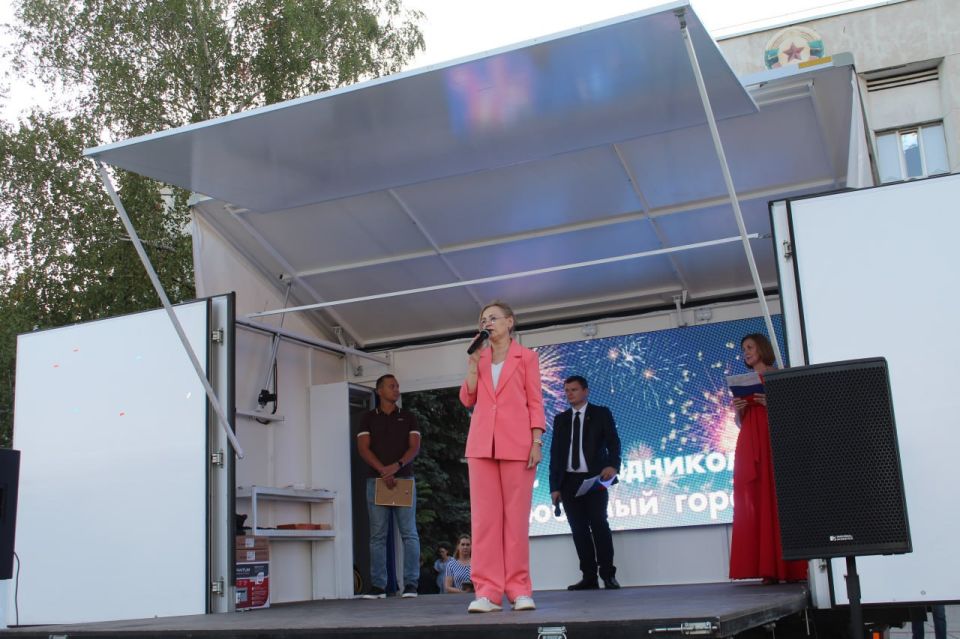 Праздничный концерт в честь Дня шахтера и Дня города украсил центральную площадь Кировска