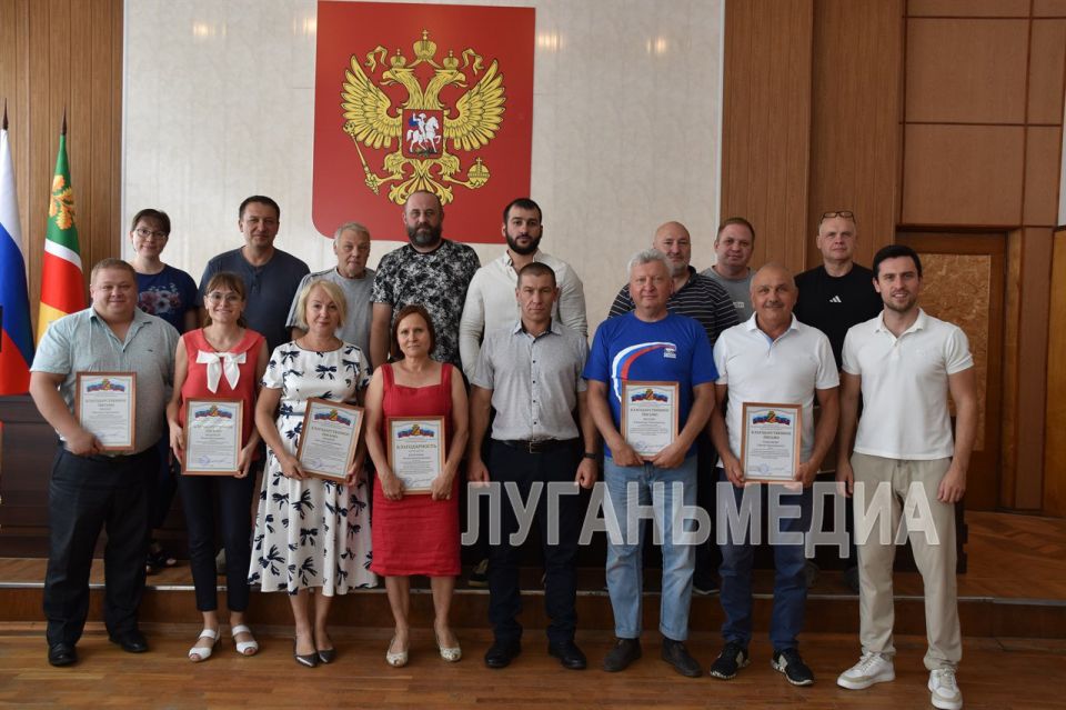 В Первомайске наградили врачей и аварийщиков из региона-шефа