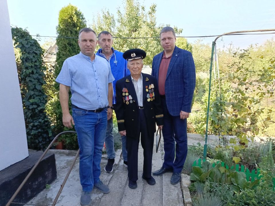 Депутаты Совета поздравили ветерана шахтёрского труда