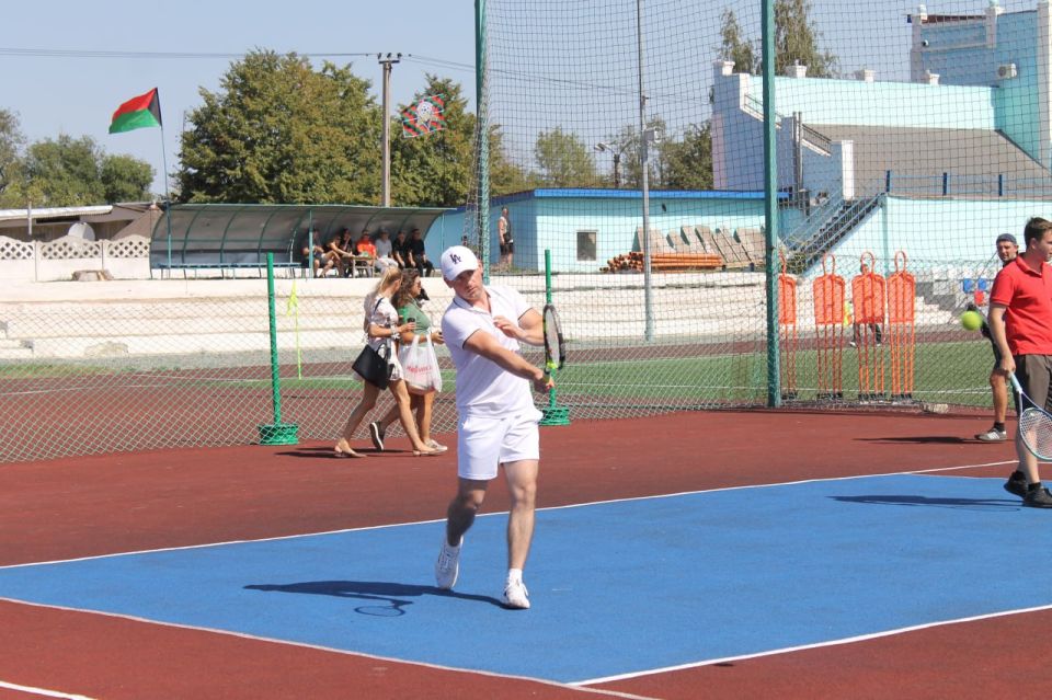 Ко Дню шахтёра в Перевальске прошел турнир по большому теннису