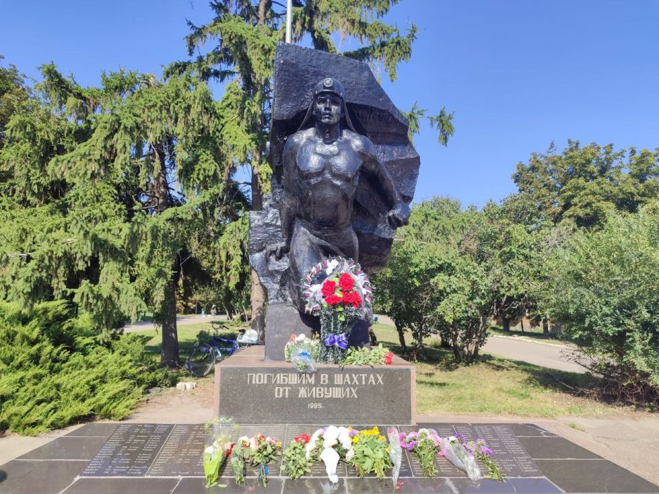 День Шахтера!. Местное отделение нашей партии совместно с представителями шахтерского сообщества собрались у памятника «Шахтера», чтобы отдать дань уважения и памяти всем тем, кто трудился под землей, обеспечивая наше...