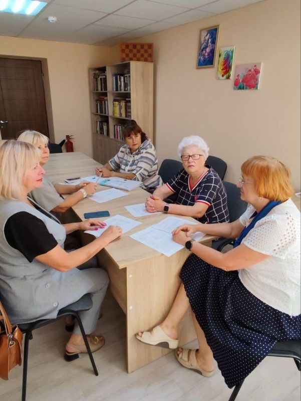 Уроки пенсионной грамотности провели в центрах общения старшего поколения Соцфонда России по ЛНР
