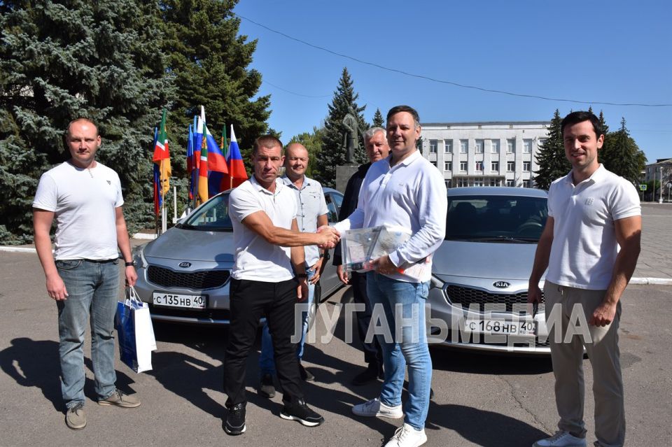 В Первомайск передали автомобили от региона-шефа