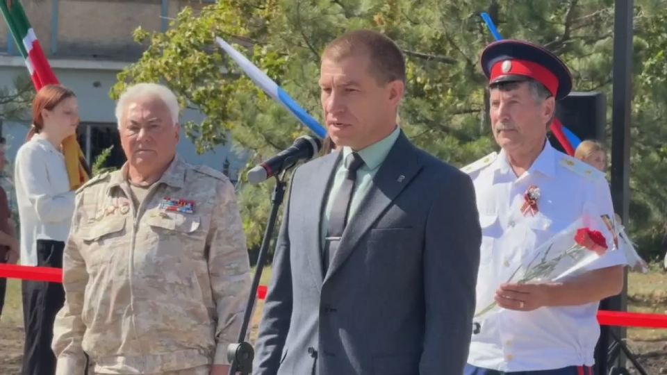 Благоустроенный сквер памяти воинам-интернационалистам, погибшим во время войны в Афганистане открылся в Первомайске в 260-ю годовщину со дня основания города, об этом сообщил глава города Сергей Колягин