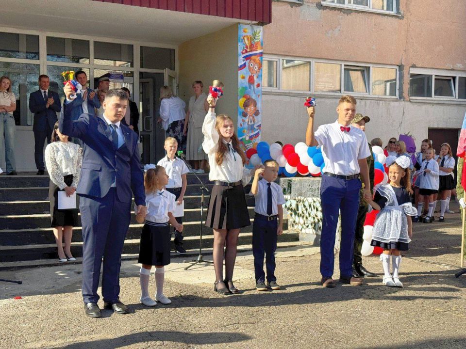 Сергей Колягин: С особым волнением и радостью встретились сегодня на торжественной линейке, посвященной Первому звонку, с первоклассниками и учащимися Первомайской специализированной средней школы № 6 имени Евгения Ищенко