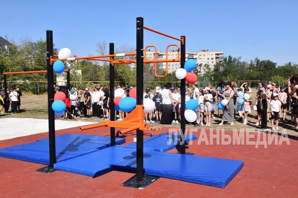 В Краснодоне открыли площадку для воркаута