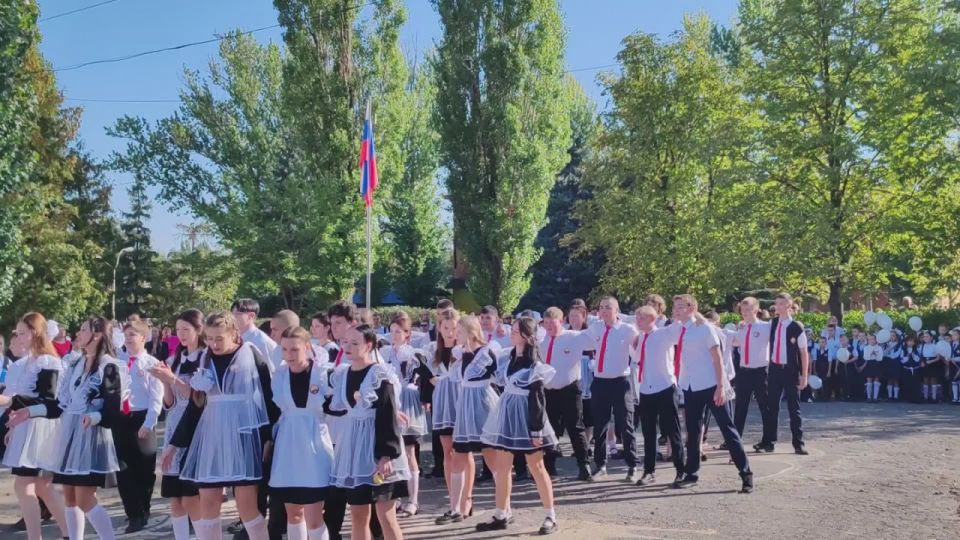 Евгений Бондарь: С Днем знаний, друзья! Поздравляю всех с началом нового учебного года!