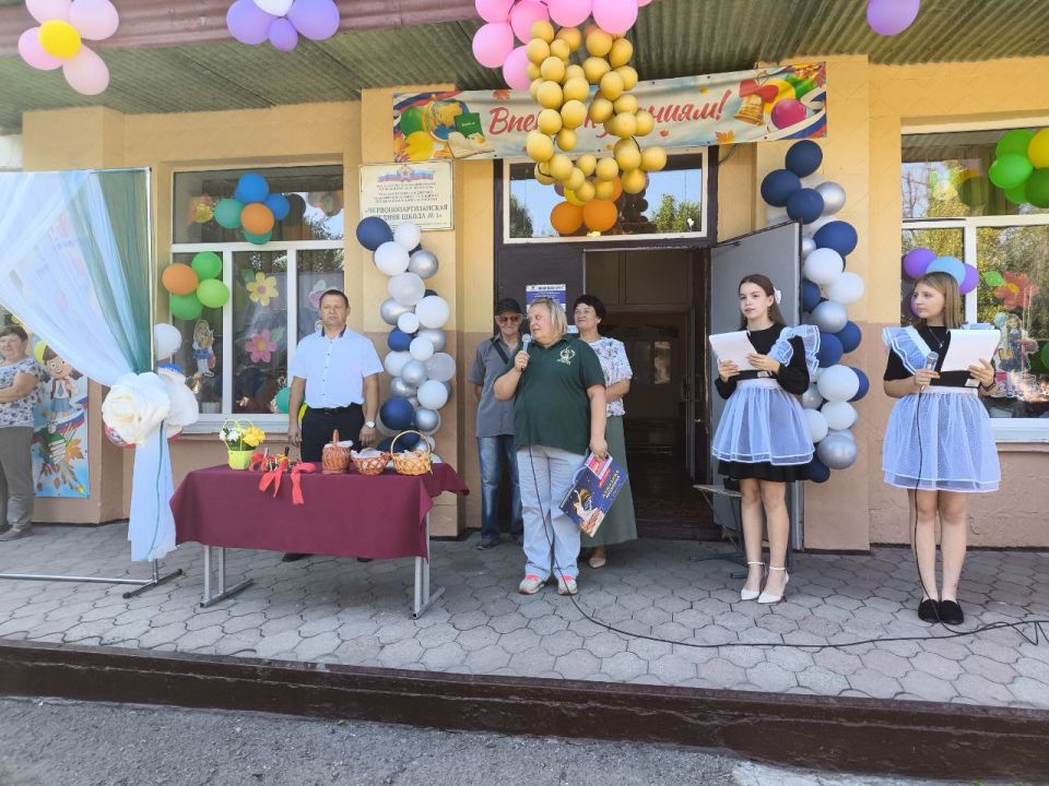 Актив КСВО ЛНР поздравили школьников Червонопартизанска с Днем знаний