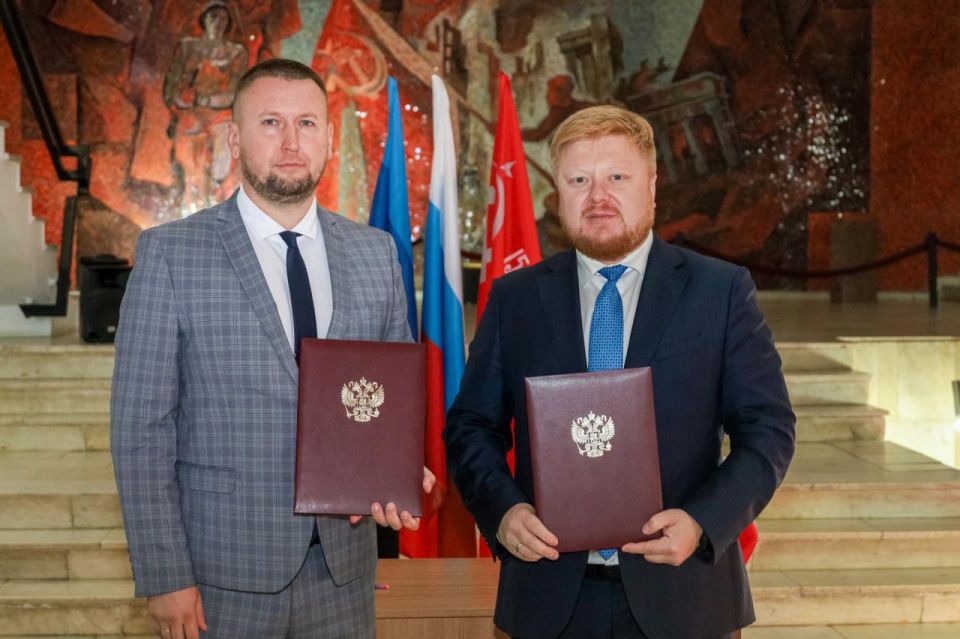 Денис Мирошниченко и Иван Кусов подписали Соглашение о взаимодействии между РО РВИО в ЛНР и Министерством образования и науки ЛНР