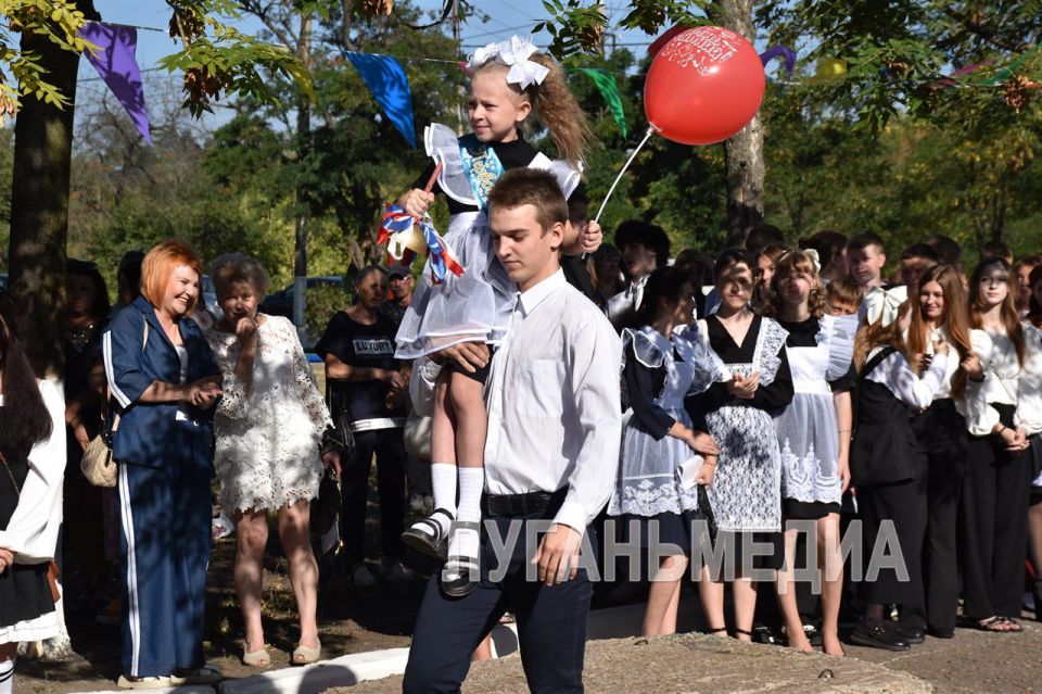 В школах Перевальского района прозвенел первый звонок