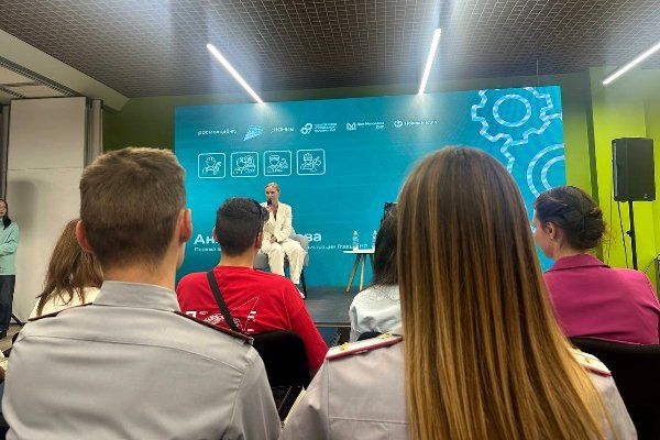 Члены Молодежного совета УФСИН России по Луганской Народной Республике посетили форум работающей молодежи