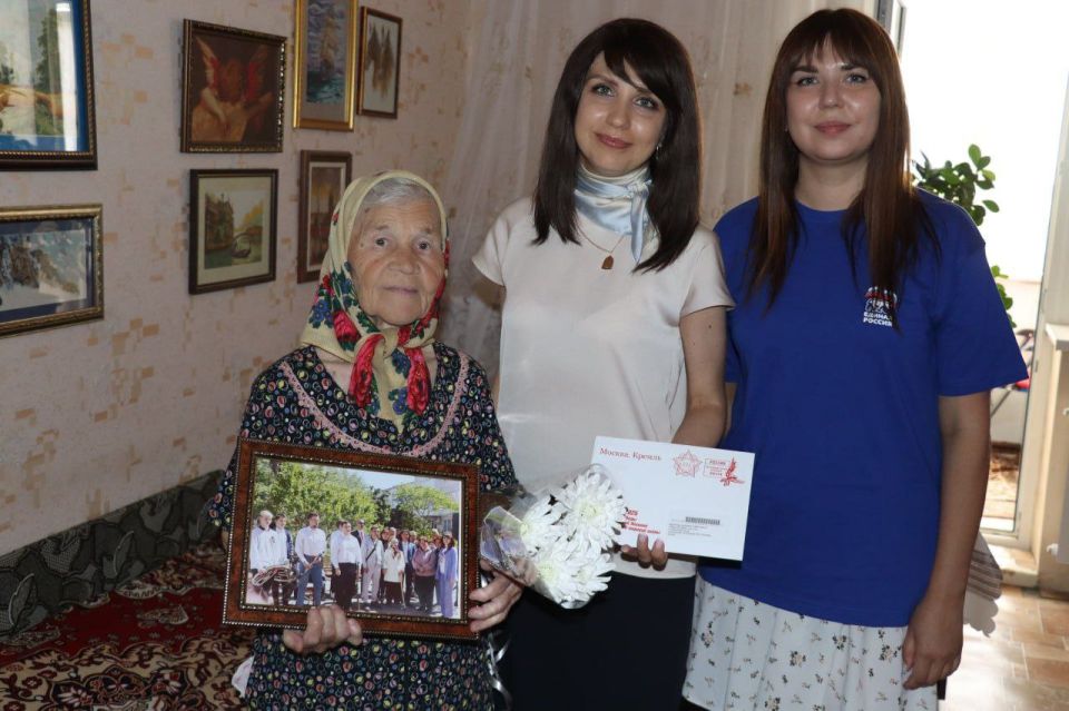 Яна Сылкина: Вместе с активистками "Женского движения Единой России" имела честь поздравить ветеранов нашего городского округа с 80-летием Победы над милитаристской Японией и окончанием Второй мировой войны и вручить...