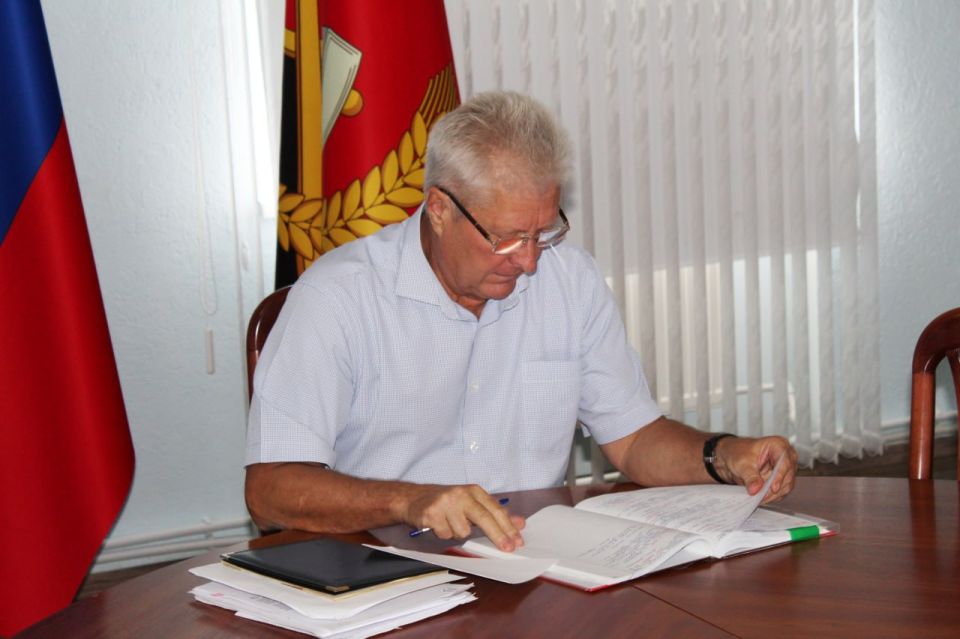 Сергей Козенко: Сегодня провел расширенное аппаратное совещание с руководителями структурных подразделений Администрации, начальниками управления и отделов, отвечающих за жизнеобеспечение населенных пунктов округа