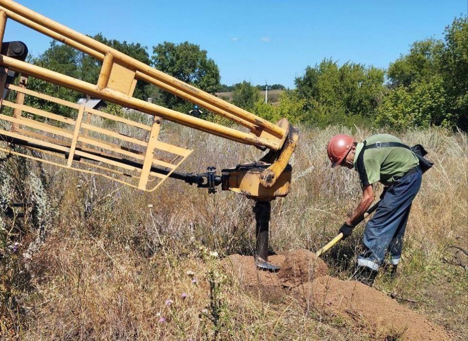 Энергетики ведут работы по реконструкции ЛЭП в Стаханове и Брянке