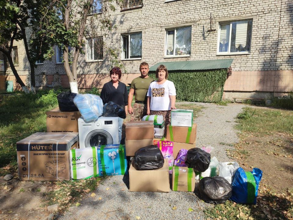 Члены Совета женщин Перевальского округа Луганского РО "Союз женщин России", совместно с председателем Совета Перевальского муниципального округа ЛНР Андреем Сычевым, передали гуманитарную помощь в госпиталь для раненных...