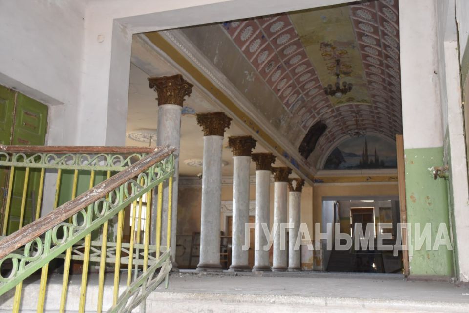 В поселке Червоногвардейское Кировского г. о. ведётся ремонт клуба