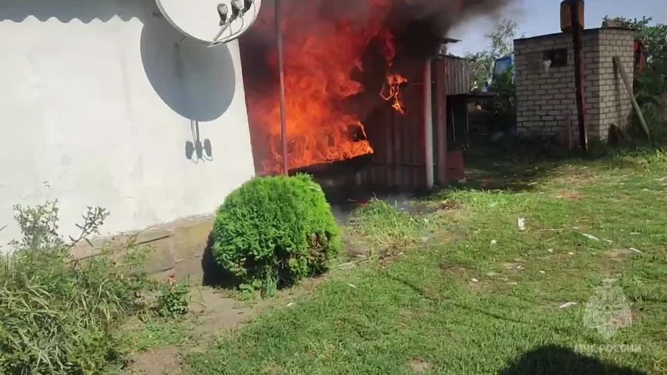 В Старобельском районе из-за машины едва не сгорел дом