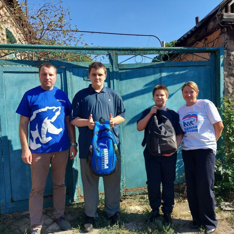 Депутат Совета Лутугинского муниципального округа Андрей Горбунов принял участие в акции «Собери ребенка в школу»