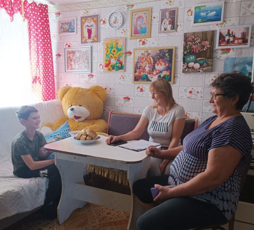 Владимир Чернев: С началом учебного года дал поручение специалистам отдела опеки, попечительства и патронажа Администрации Старобельского муниципального округа провести рейд «Семья», в ходе которого были посещены 28 семей...