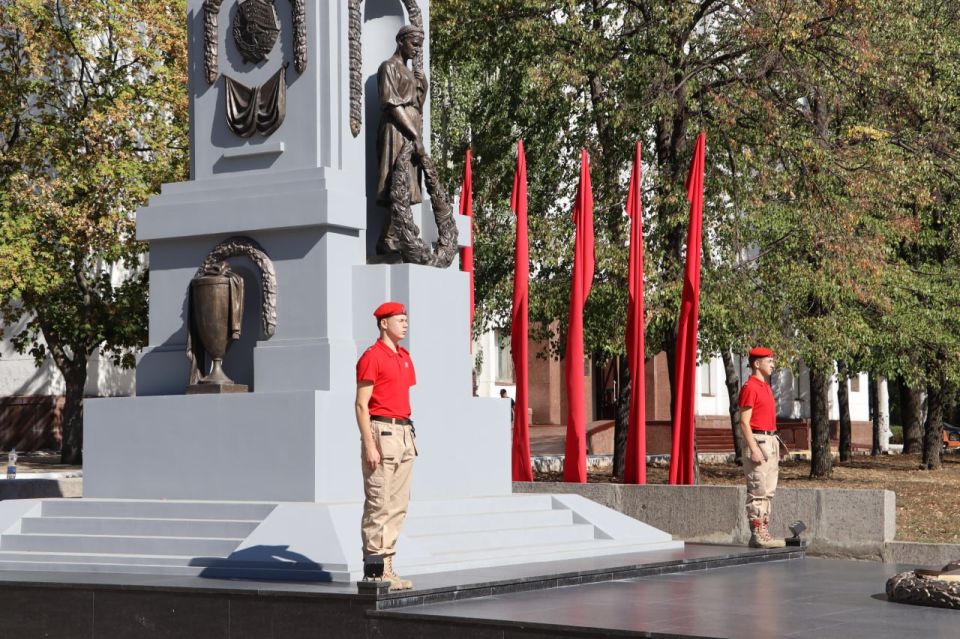 В Стаханове почтили память освободителей города от фашистских захватчиков