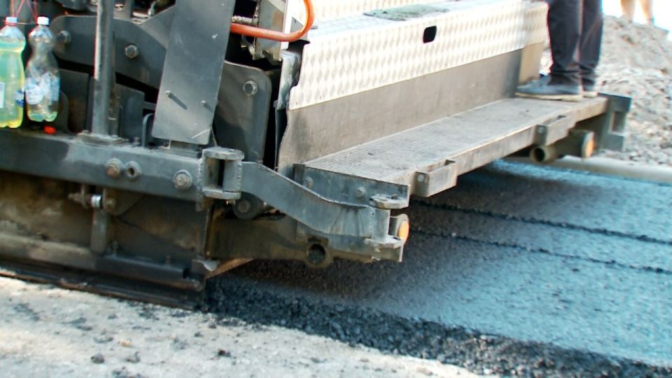 Сегодня в г. Суходольске началось асфальтирование дороги на улице Станиславского