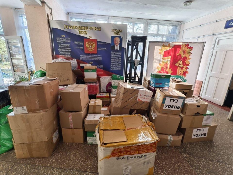 От Ульяновской области в рамках акции "Помоги собраться в школу" школьникам из Лутугинского муниципального округа передали канцелярские принадлежности, ученические рюкзаки, наборы для первоклассников, школьную форму на общую...