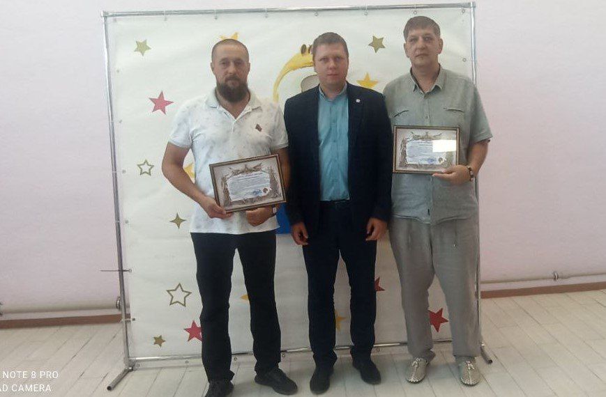 В рамках торжеств, посвященных освобождению Лисичанска от немецко-фашистских захватчиков, а также по случаю 315 летия основания города Лисичанск, Председатель Совета Андрей Сёмченко в торжественной обстановке вручил...