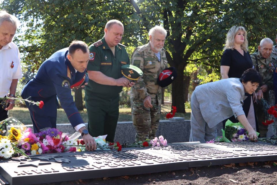 В Стаханове офицеры ведомства приняли участие в мероприятиях, посвященных 82-й годовщине освобождения города от немецко-фашистских захватчиков