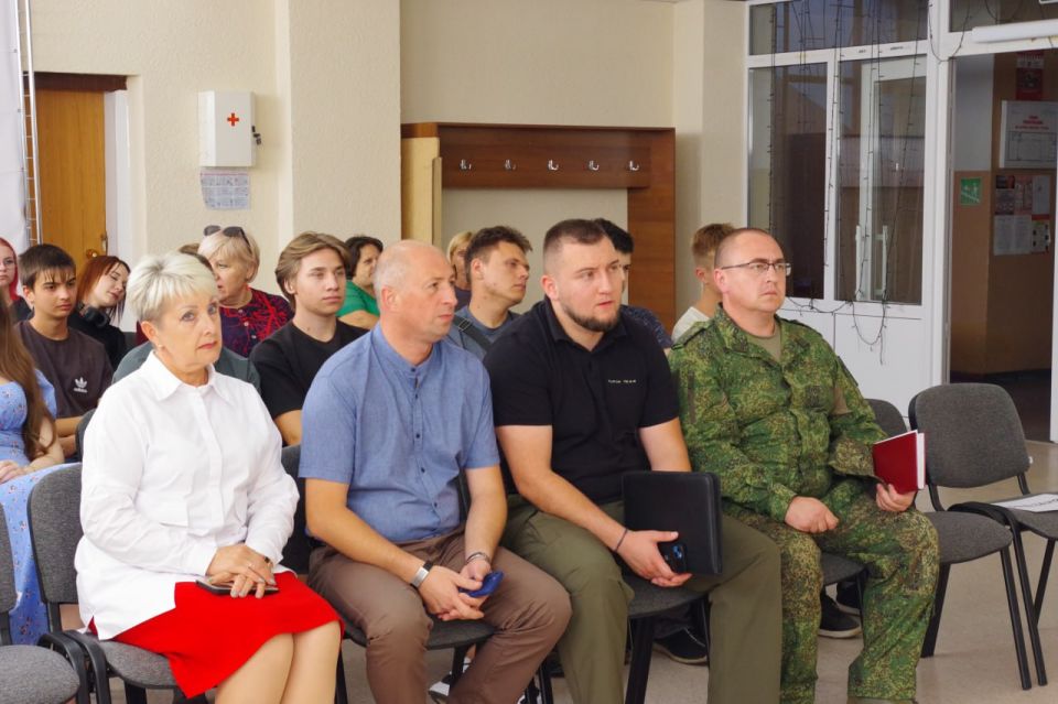 3 сентября в Славяносербском центре культуры прошел тематический час «Террор — проблема века», приуроченный к Дню солидарности в борьбе с терроризмом