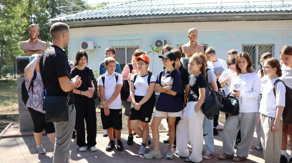 Андрей Рубанцов: Сегодня, в День освобождения Ворошиловградской области от немецко-фашистских захватчиков, состоялся пеший поход обучающихся образовательных организаций города Ровеньки «По местам памяти героев»