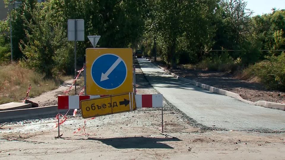 В Суходольске началось асфальтирование дороги на улице Станиславского