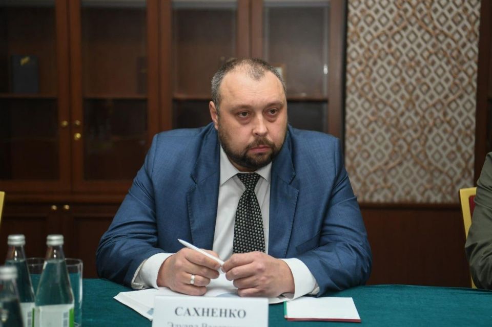 Владимир Чернев: Сегодня свой день рождения отмечает мой коллега, Глава городского округа муниципальное образование городской округ город Лисичанск Луганской Народной Республики — Сахненко Эдуард Валерьевич!