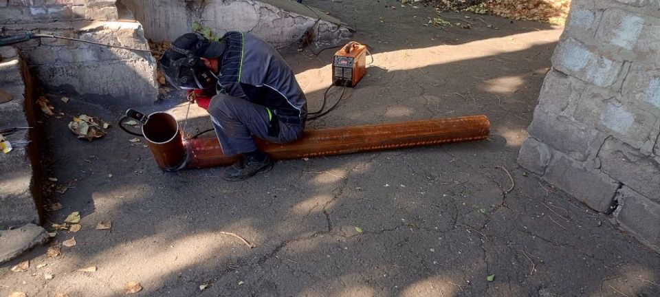 Теплотехники аварийной бригады Удмуртии установили систему приточной вентиляции в котельной детского сада «Весёлый улей»