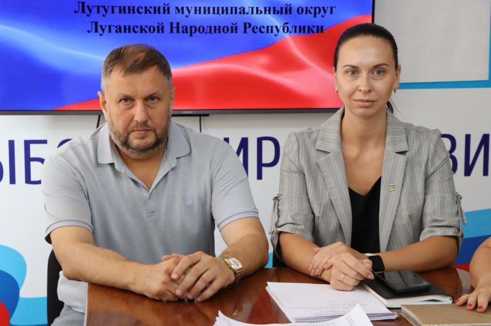 Сегодня, 4 сентября, под председательством Председателя Совета Лутугинского муниципального округа Алёны Лумеровской состоялось внеочередное 38-е заседание Совета