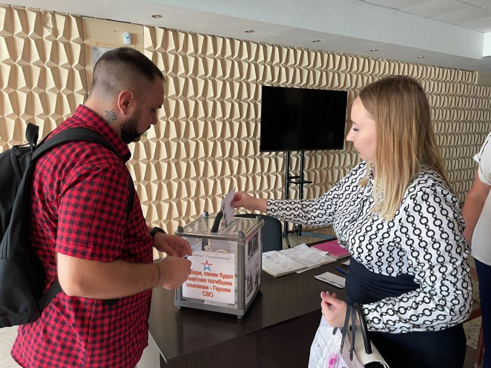 Сергей Козенко: В Краснодоне продолжается важное и значимое для всех нас событие — голосование за выбор проекта памятника нашим погибшим защитникам — Героям специальной военной операции