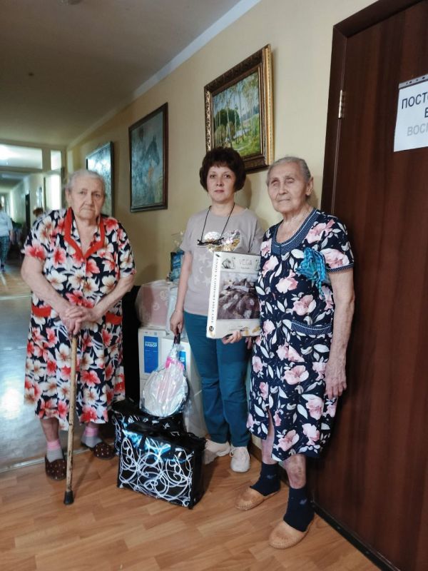 Волонтеры центра развития региона ДНР передали гуманитарную помощь жителям ПВР в городе Рубежном