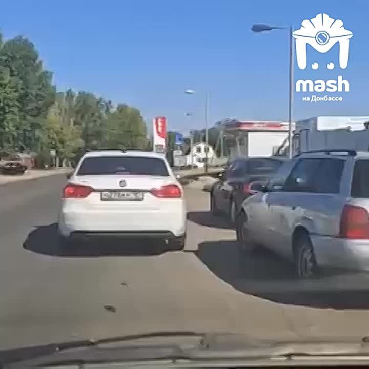 Всё больше бензовозов замечают на улицах Луганска — ситуация налаживается