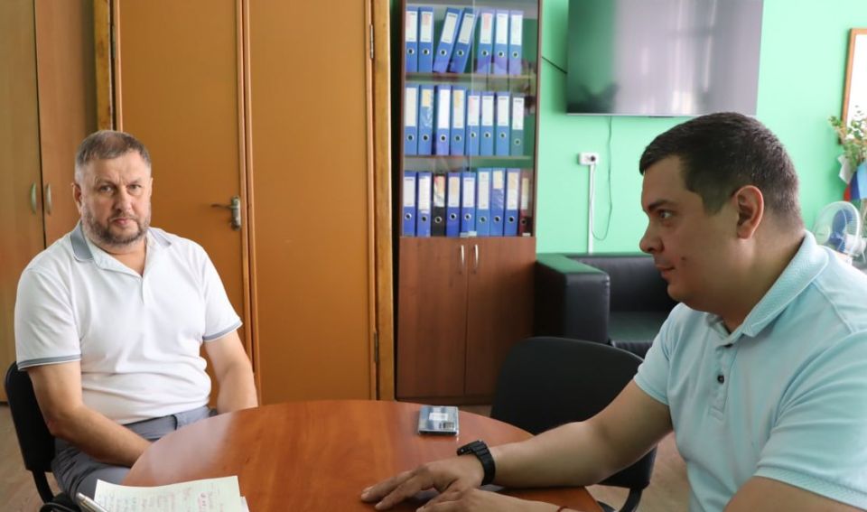 Евгений Бондарь: Провёл рабочее совещание с представителями сферы культуры округа и подрядной организацией, осуществляющей ремонтные работы, в рамках национального проекта «Семья», в МБУ «Лутугинский районный Дом культуры...