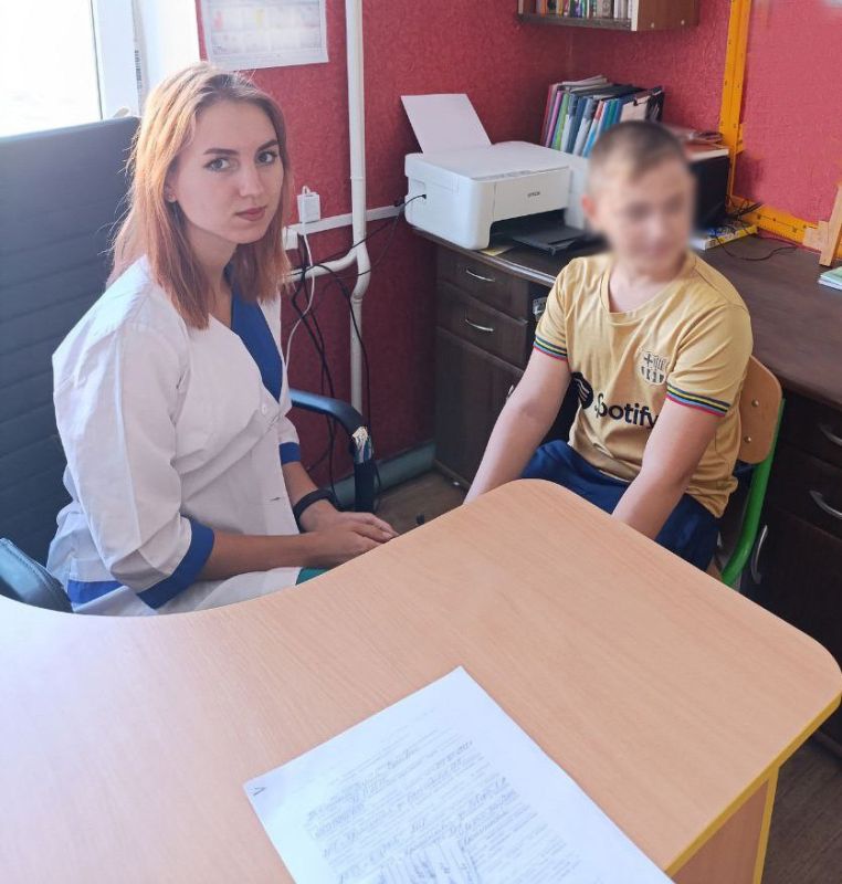 03.09.2025 благодаря эффективному межведомственному взаимодействию работников здравоохранения и образования Кременского муниципального округа в сложных условиях логистики и близости к линии боевого соприкосновения, был...