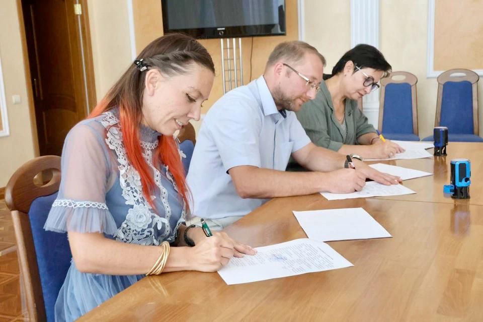 В ЛНР прибыли шесть земских работников культуры