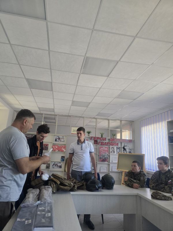 Андрей Рубанцов: Председатель Правления Общероссийского движения детей и молодежи «Движение первых», Герой Российской Федерации Артур Орлов для участников окружного этапа военно-патриотической игры "Зарница 2.0" команды...