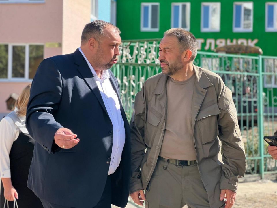 По поручению Раиса Татарстана Рустама Минниханова делегация республики во главе с премьер-министром Алексеем Песошиным и Руководителем Аппарата Раиса РТ Асгатом Сафаровым посетила Лисичанск ЛНР